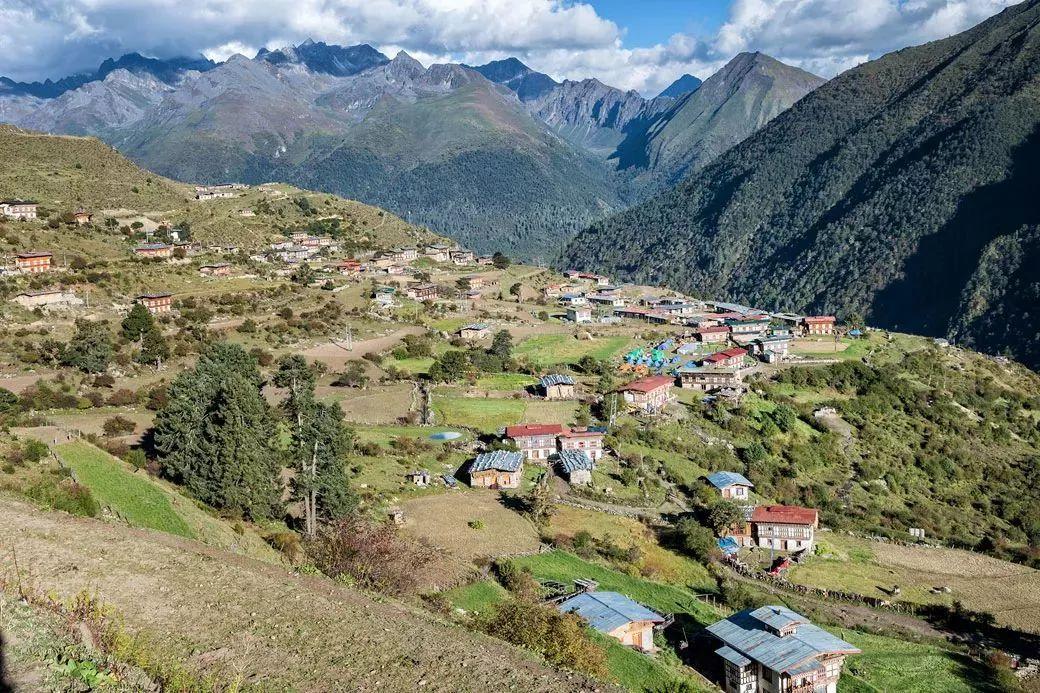 高海拔暴风雪,暴风雪徒步攀爬珠穆朗玛峰
