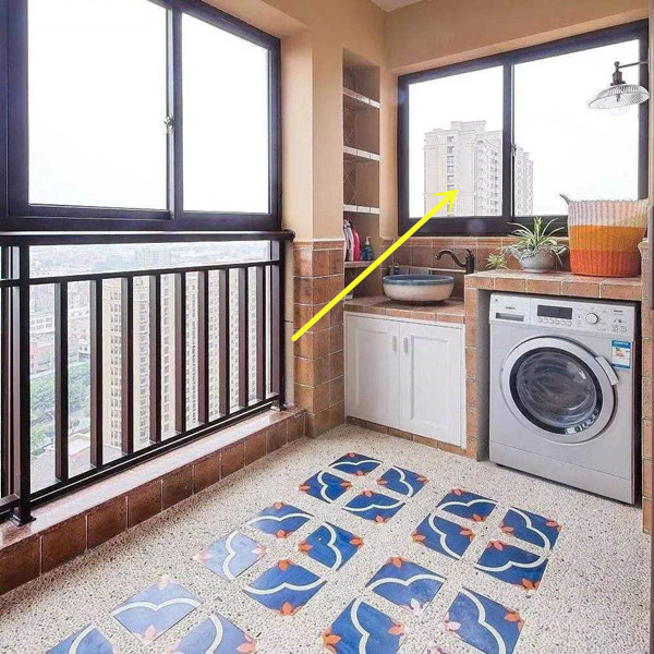 阳台砌墙挨着玻璃要怎么处理,生活阳台砌墙挨着玻璃要怎么处理