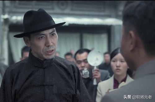 打小报告出卖兄弟，砍下兄弟无名指交差，没有谁的发家史是光明的