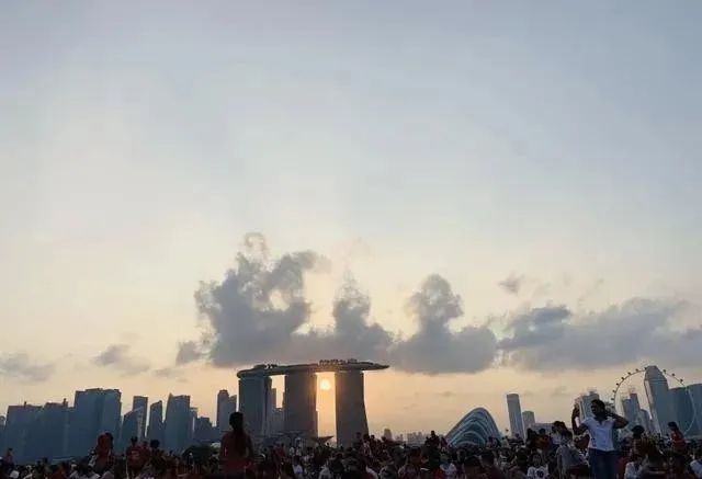 新加坡，无数务工人趋之若鹜又尝尽心酸的国家
