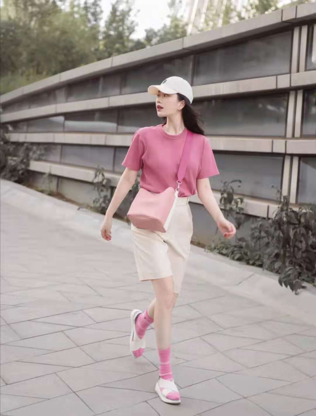 白色牛仔短裤太短了怎么加长好看,牛仔短裤搭白色上衣怎么弄