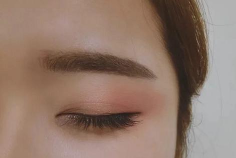 不同脸型适合相对应的眉型,方圆脸平眉怎么修成弯月眉