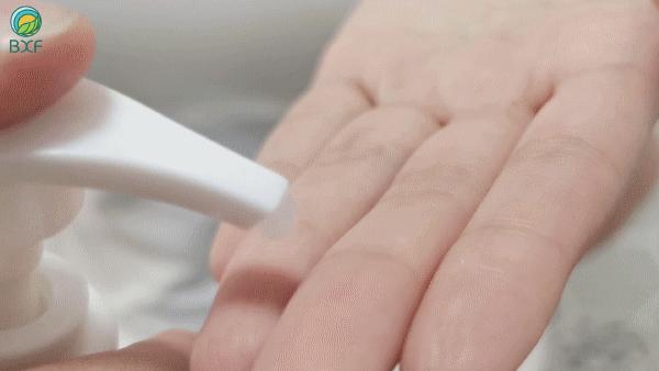 有的女生表面上光鲜亮丽,有的女生表面上白白净净的