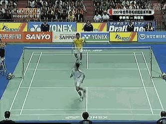 羽毛球必学八大技巧假动作,羽毛球必学10个假动作