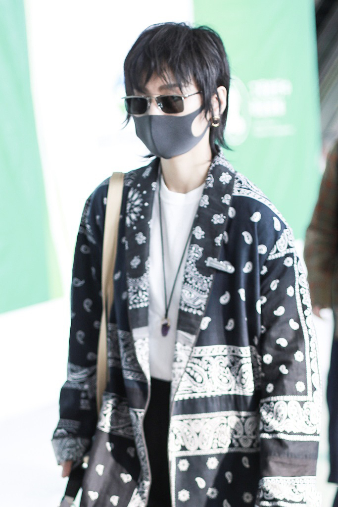 华晨宇周笔畅方大同阿兰综艺,周笔畅复古风服装