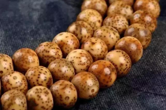 星月奶油黄是怎么回事,星月有包浆后盘玩时是什么感觉