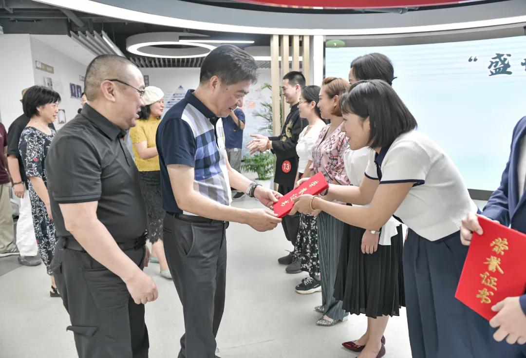 鏉窞甯傛睙骞插尯鐩涗笘閽卞,鐩涗笘閽卞鏉窞