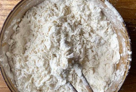 饺子皮用硬面还是软面,饺子皮怎样和面才能又软又筋道