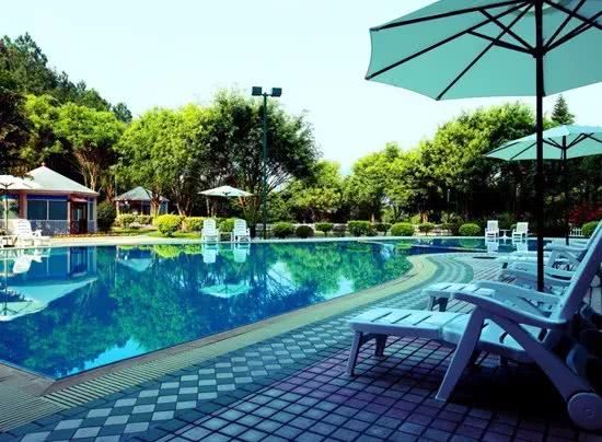 不用去泰国可以玩的景点,日本十大温泉胜地推荐