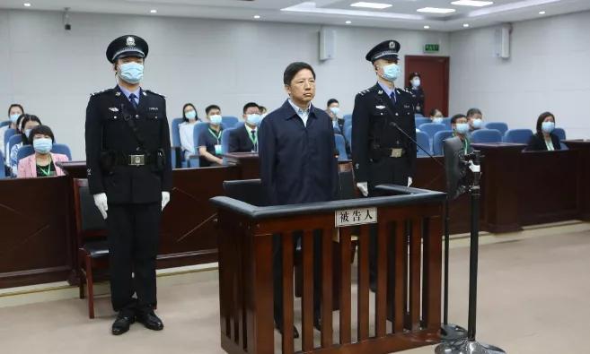 重庆市公安局原局长邓恢林，受审