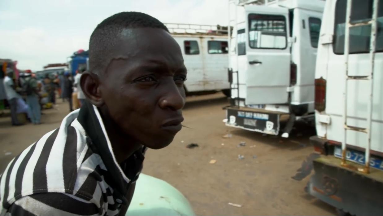 非洲小哥淘来法国二手车开出租，280公里只要47元，但要开12小时