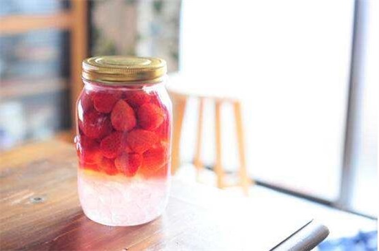 自制果酒哪种水果做的酒好喝,纯粮酒泡制各种果酒的制作方法