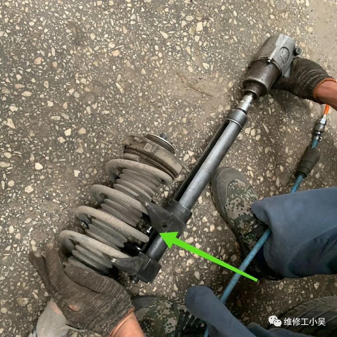 帕萨特打方向盘有吱吱异响,帕萨特打方向盘有异响是怎么回事