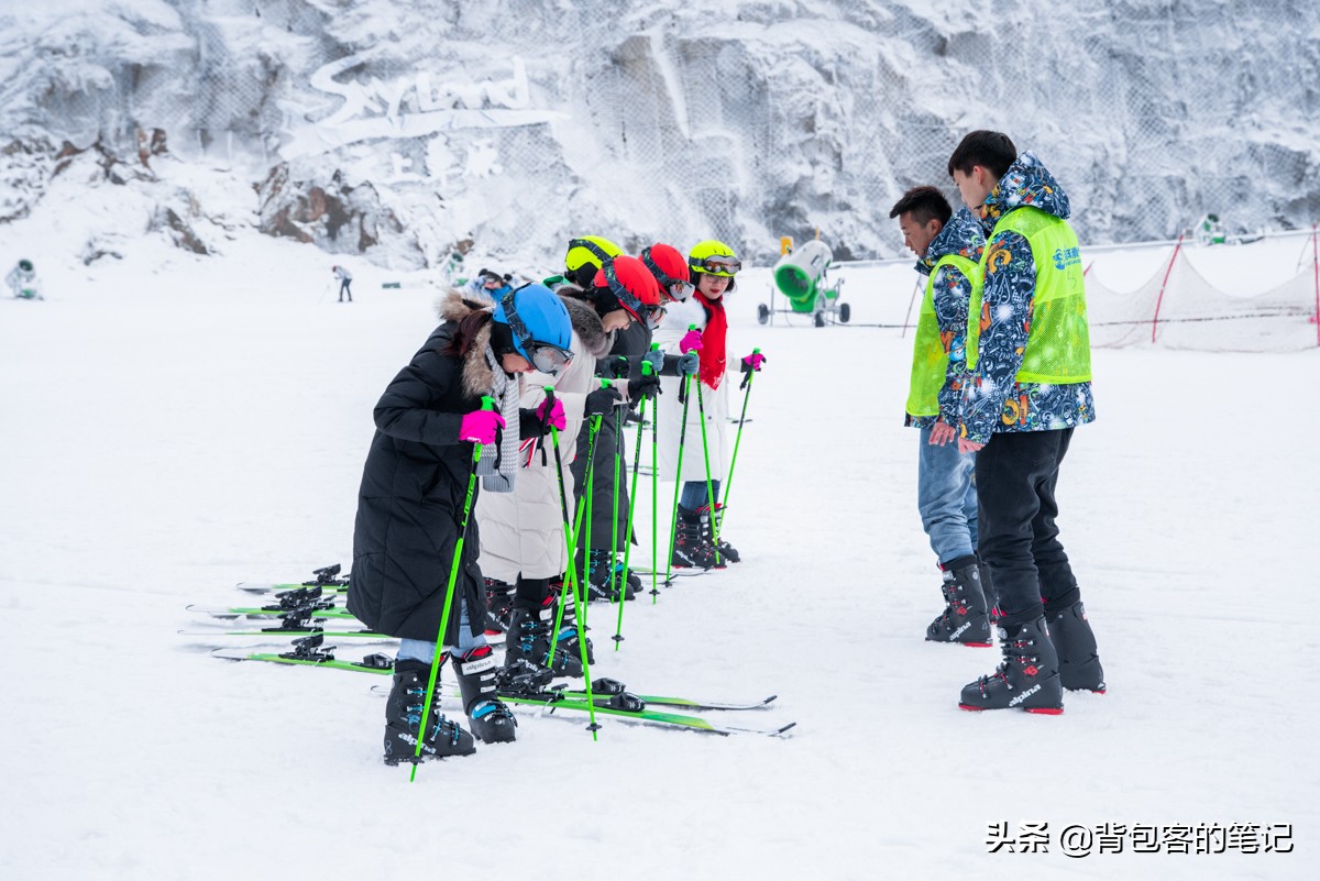 杭州边的南方最大天然滑雪场--云上星空,飘在安吉1168米高山云海