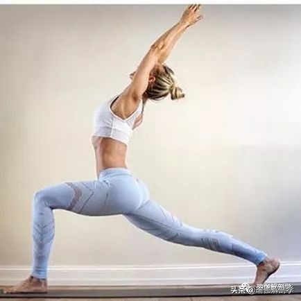 美体瑜伽在家练全套入门基础视频,50-60岁基础瑜伽入门教学视频