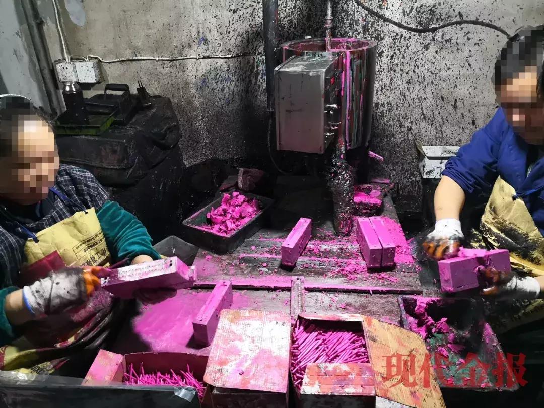 仿冒大牌的眼线笔,眼线笔成本不到一元