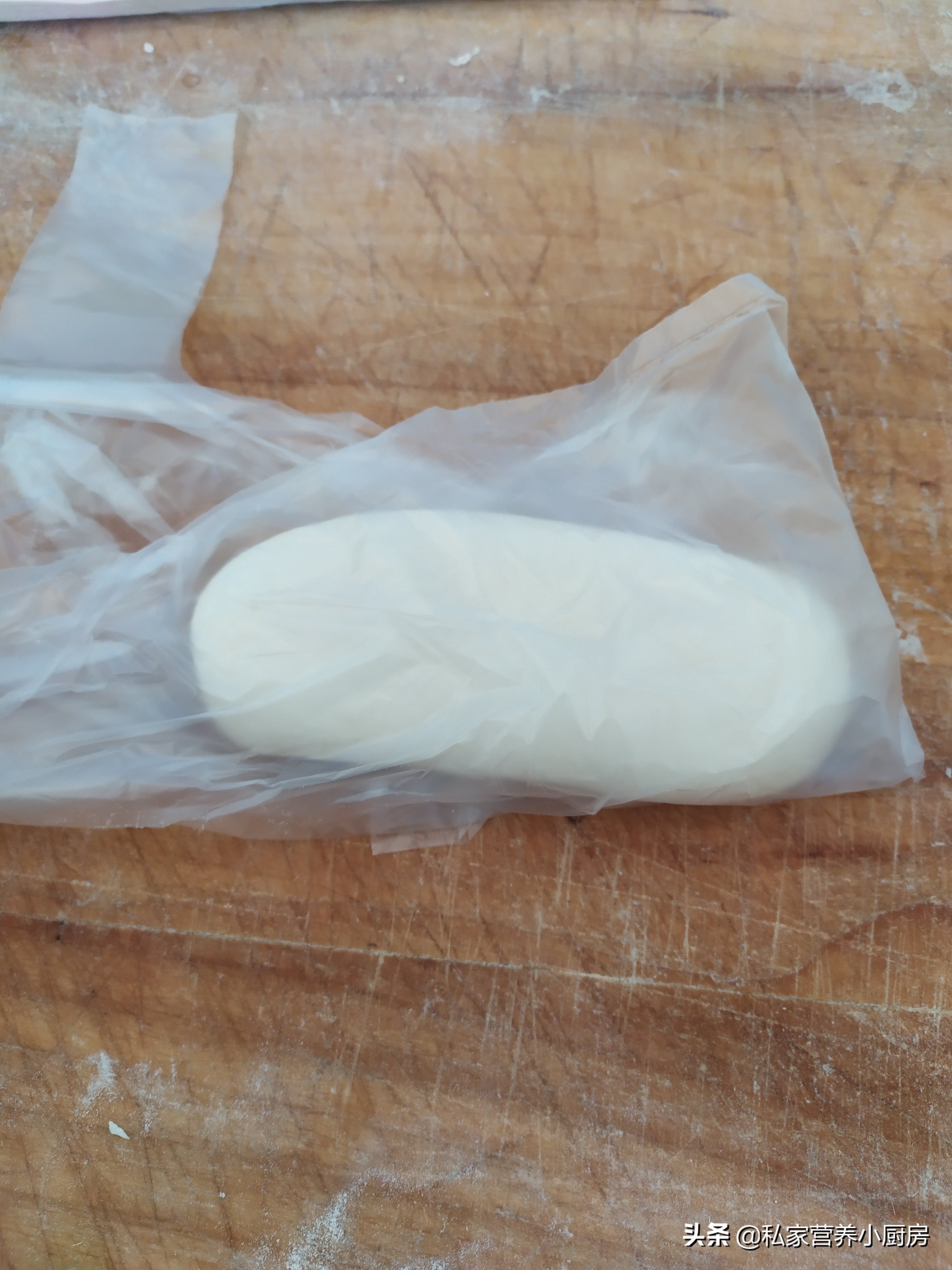 素馅水煎包子味道鲜美极致,香酥水煎包子