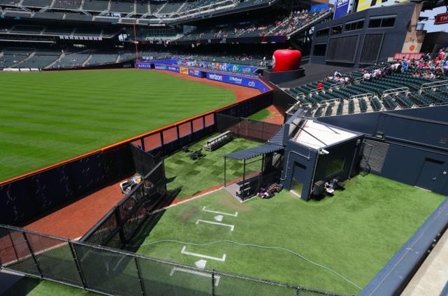 新朋友去打棒球,朋友打棒球