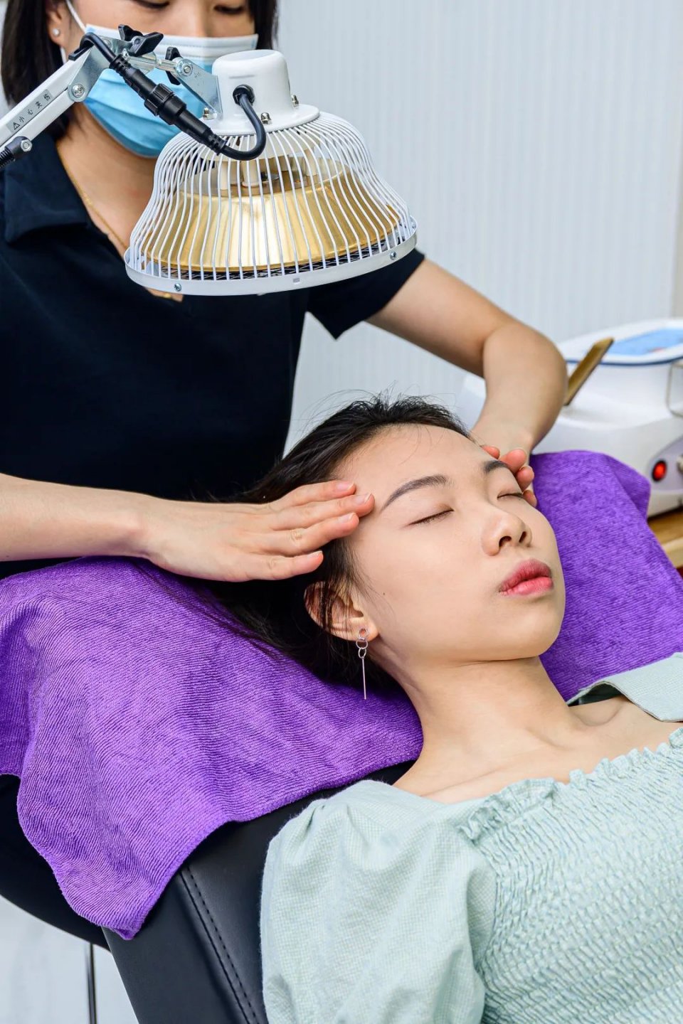 叹头部SPA！拒做人间“油”物，解锁防秃养发小妙招