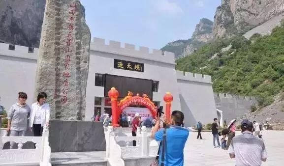 巍巍太行山山峰险峻,太行山奇峰峻岭