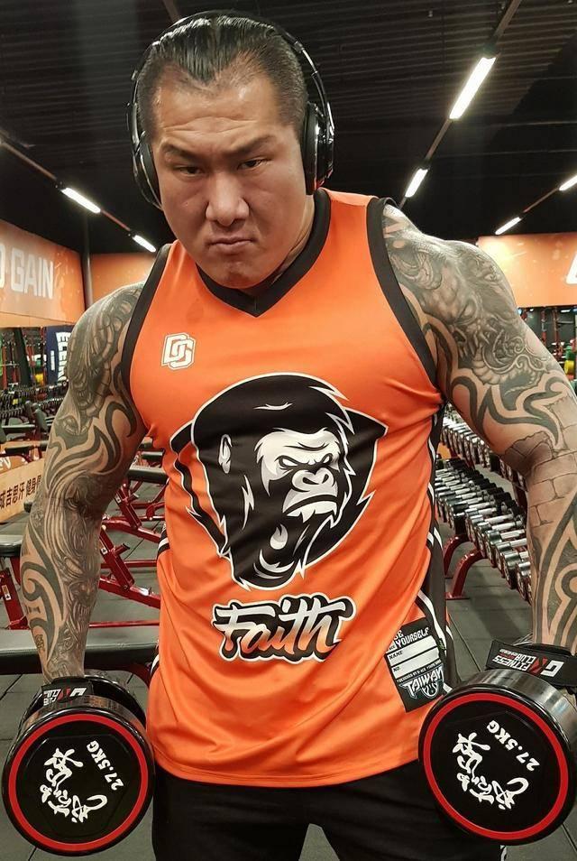 大师重现江湖！释延觉开少林养生班赚钱！力挺练喻轩教训网红馆长