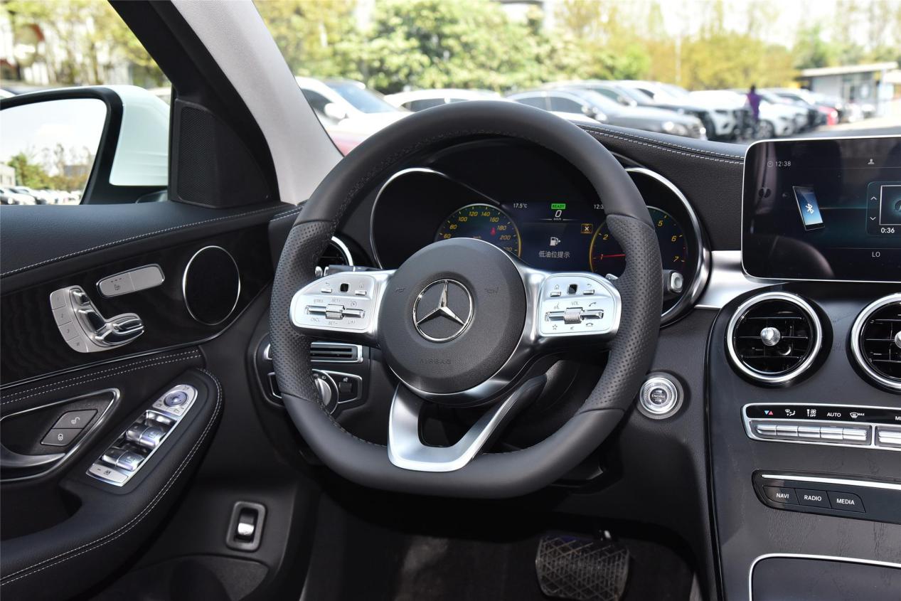 30万买什么德系豪华车？聊北京奔驰C260L，你愿不愿意买？