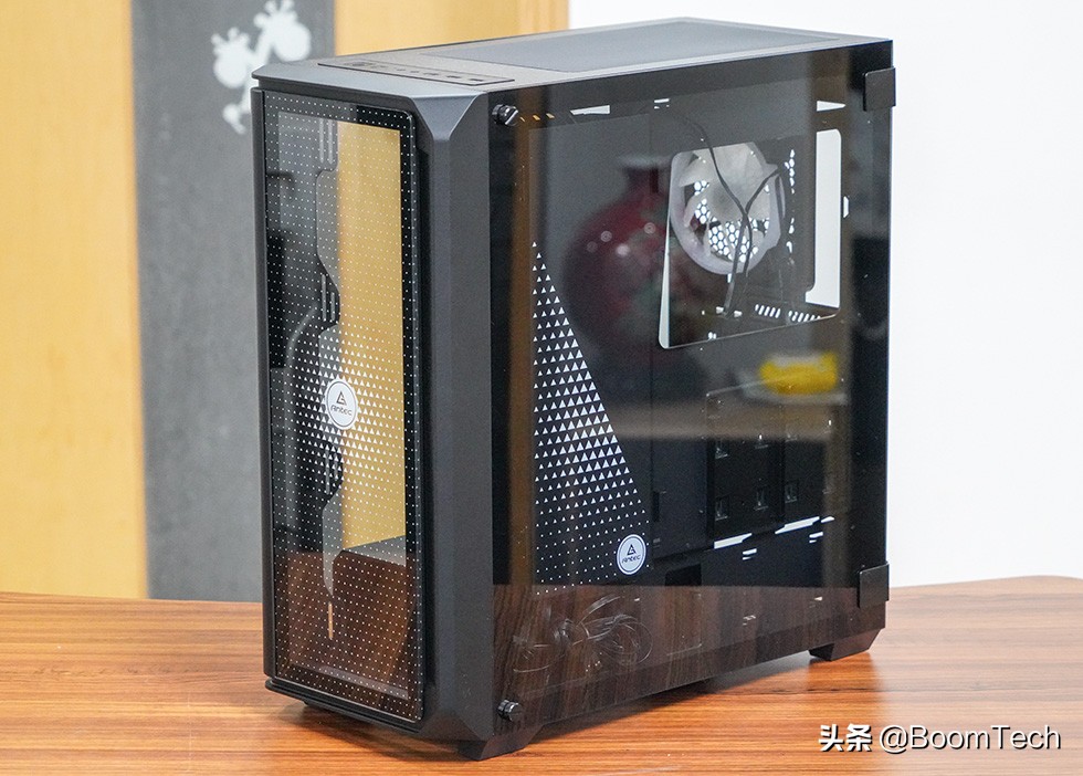 不对称设计点缀安钛克NX1000机箱体验