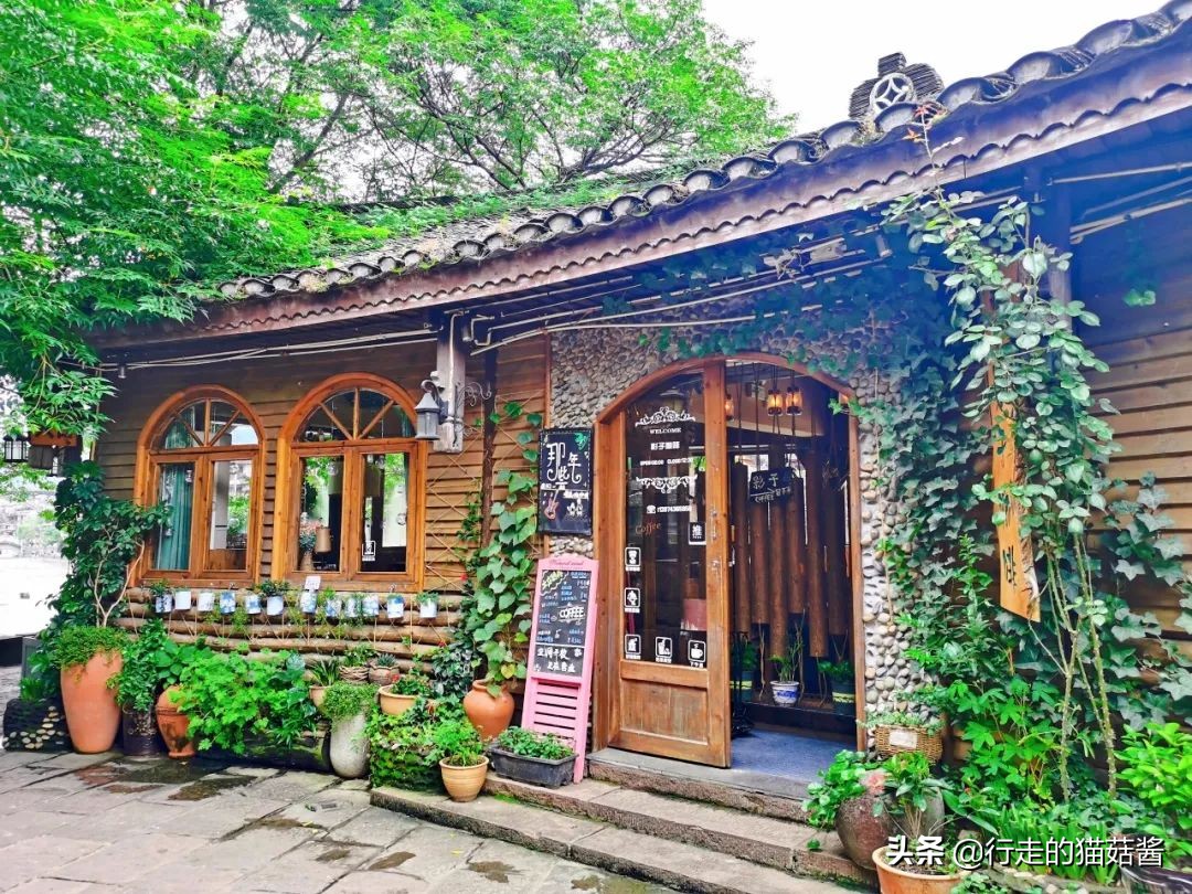 边城是沈从文笔下一座美丽的小城,沈从文笔下的边城讲的是哪里