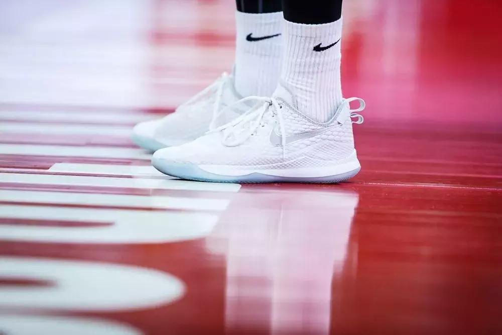 nba球员上脚pg5,nba球星上脚pg4藏青色