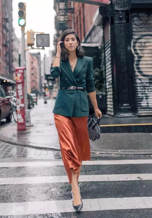 小白鞋不穿容易黄,小白鞋是不是不好卖