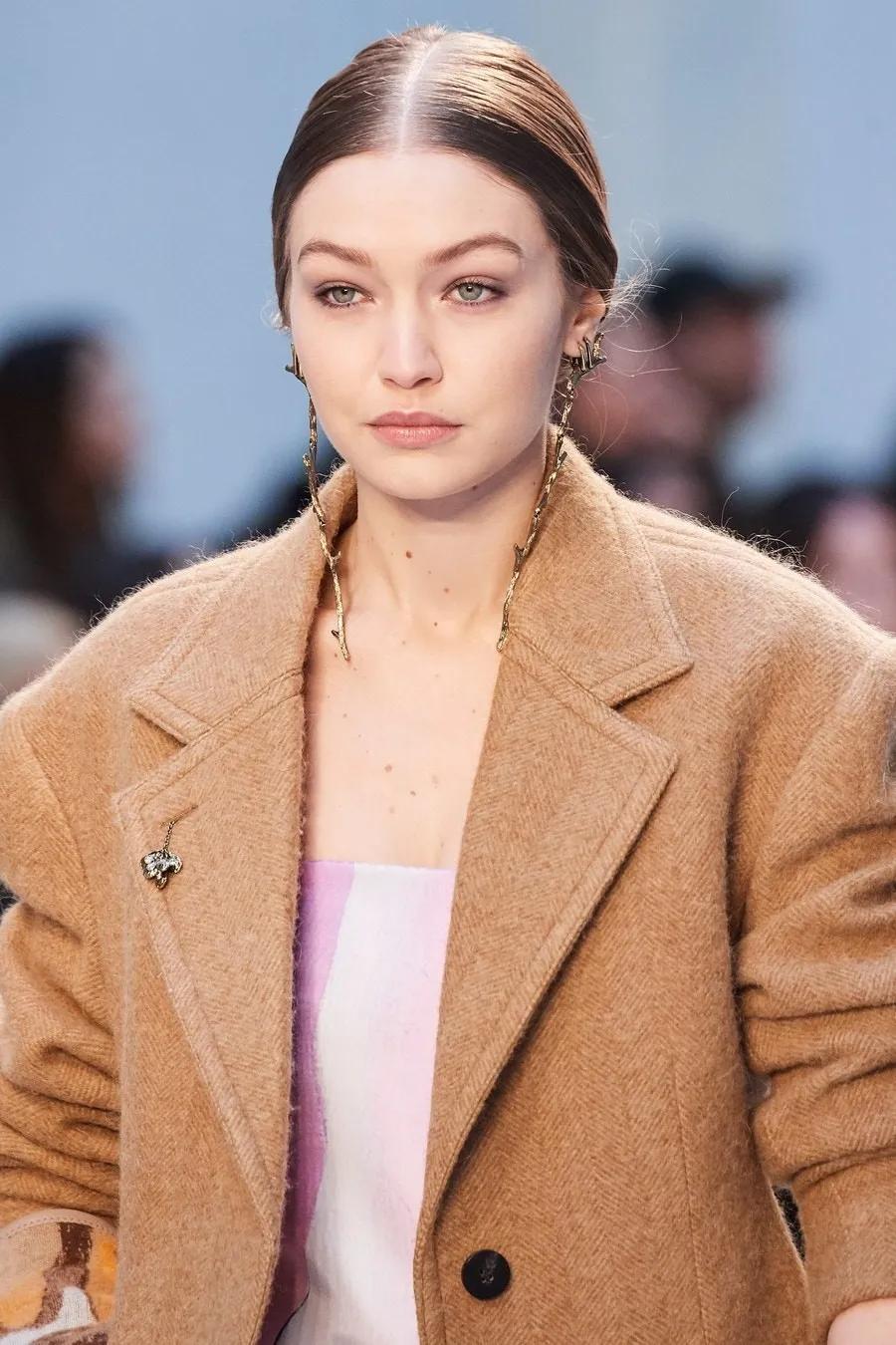 2022巴黎时装周秋冬大衣,2020秋冬巴黎时装周