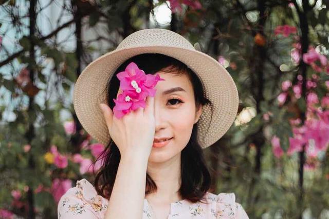 女人对你有好感但总是拒绝接触,女人这三个细节会让男人持续着迷