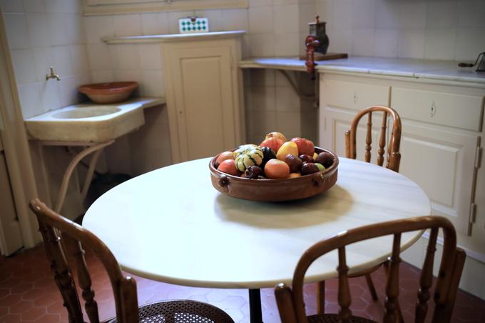 米拉之家是什么风格建筑,和米拉之家相似的建筑