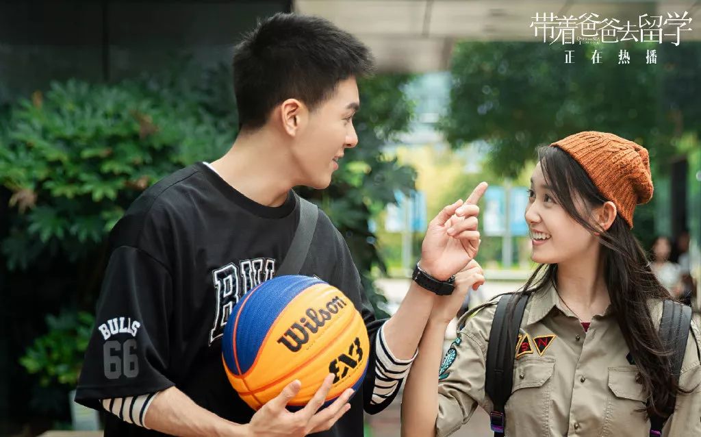 孙红雷被批浮夸,引留学生*攻围**的《带着爸爸去留学》真的尴尬吗?