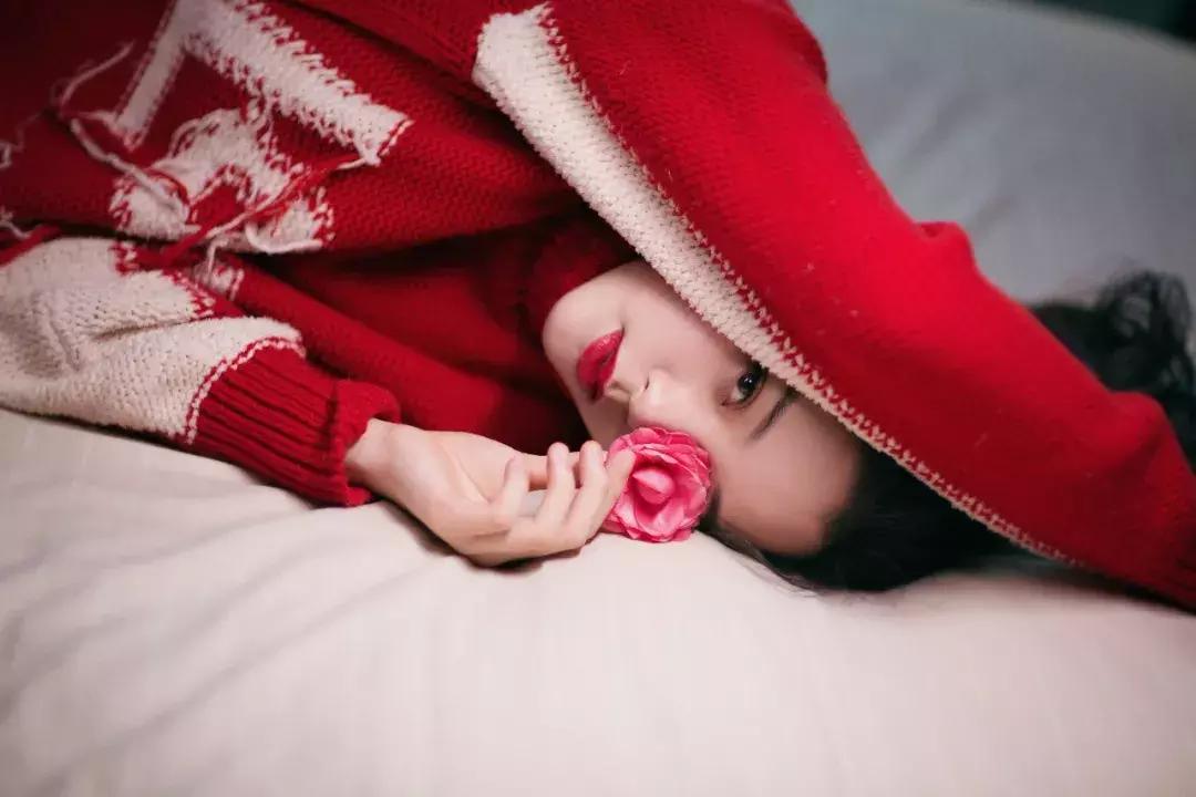 米兰时装周明星造型和模特对比,米兰时装周明星看秀造型