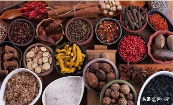 大厨做麻辣香锅视频全过程,师傅教炒麻辣香锅