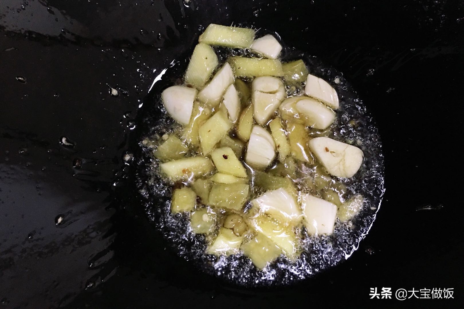 冷冻过的河鱼怎么烧没有土腥味,冰冻鱼怎么煮白汤
