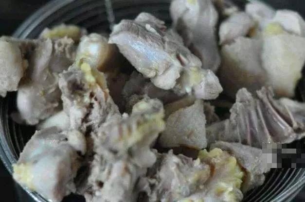 鸡肉焯水再炒是不是会柴,鸡肉焯水会不会柴