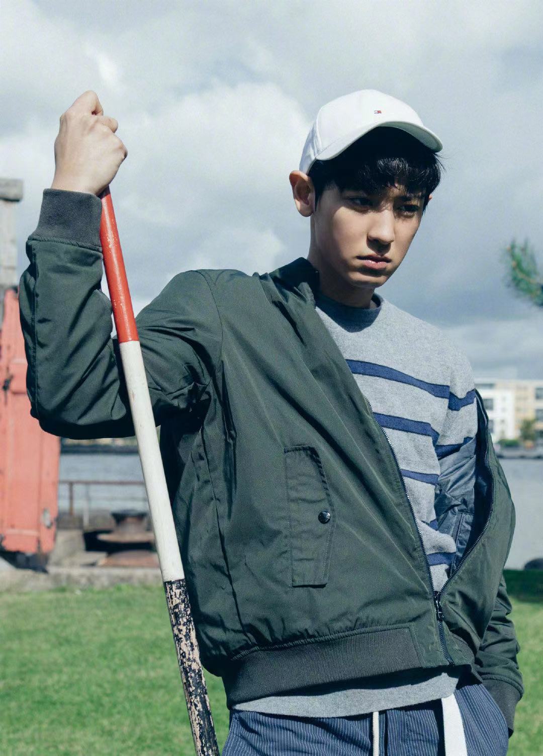 exo朴灿烈ins滑雪,exo朴灿烈青岛吃火锅