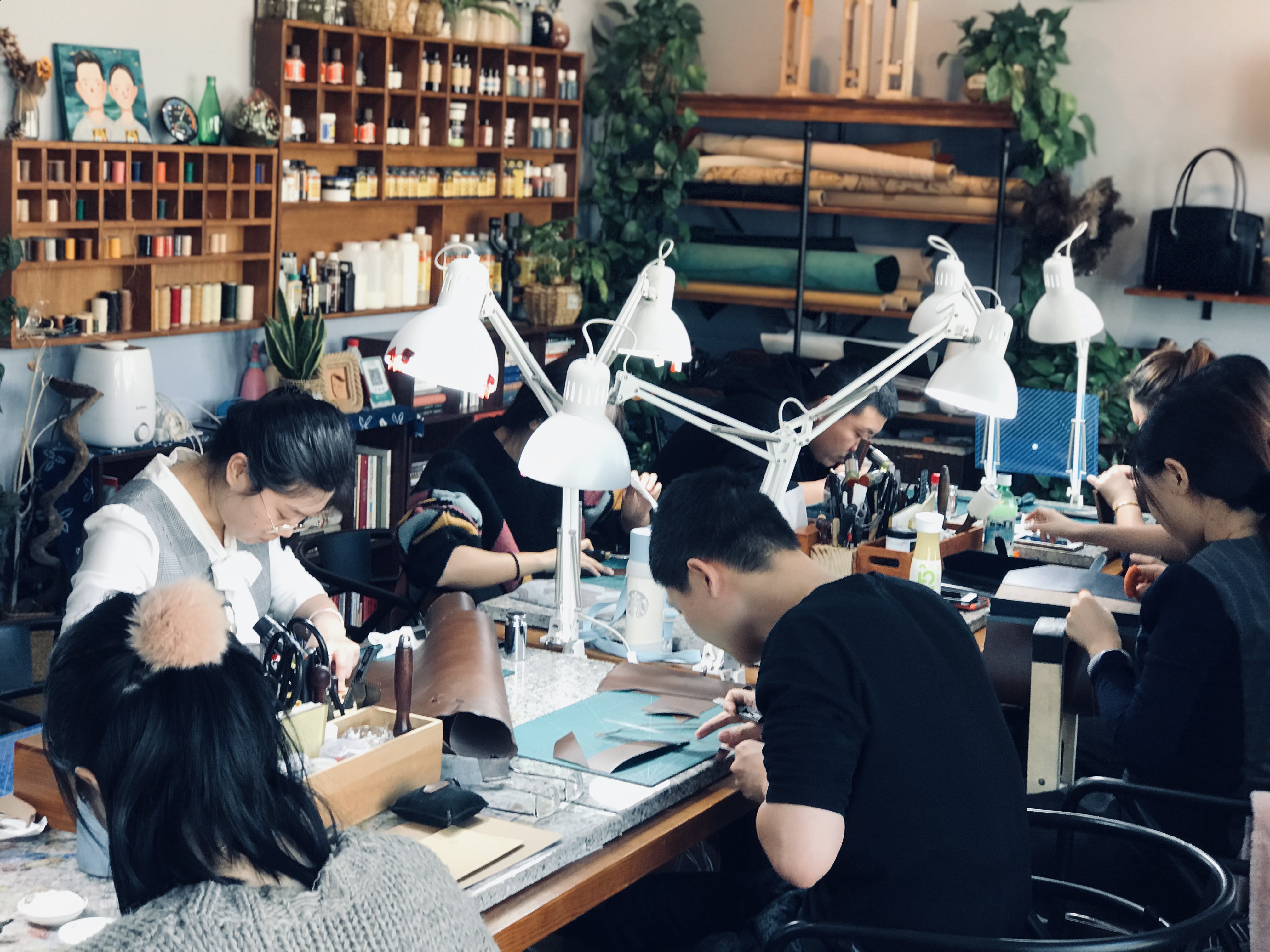 开手工皮具DIY店需要学习哪些内容：汐迟工坊开店创业班介绍