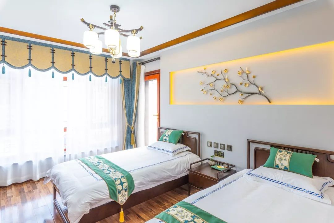 秋景徒步、汗蒸唱K,吃满族特色二八席,最适合团建的怀柔秘境