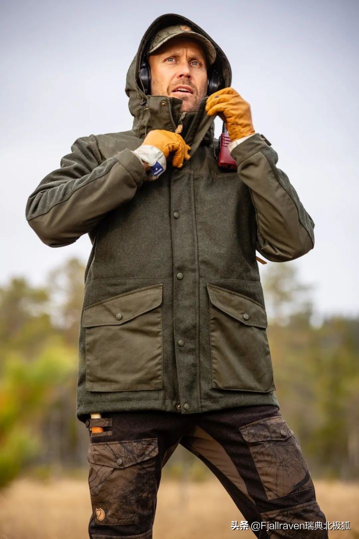 冲锋衣哪个比较适合年轻人穿,哪款冲锋衣比较好穿