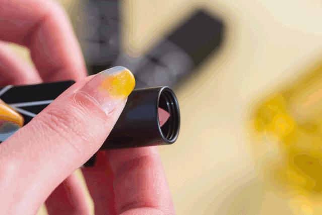 李佳琦omg这个产品也太好用了吧,李佳琦被称为美妆界的代名词