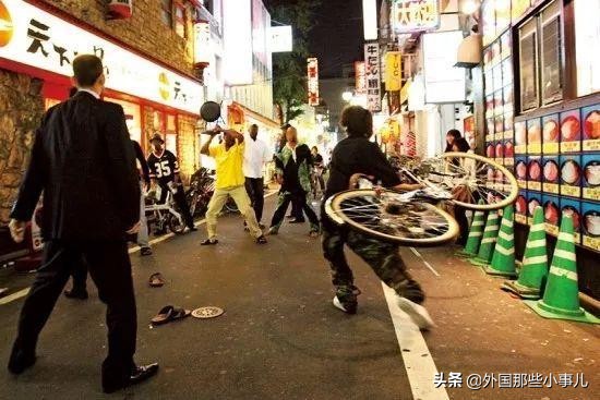 日本黑社会老大年轻的时候,日本黑社会现在的状况