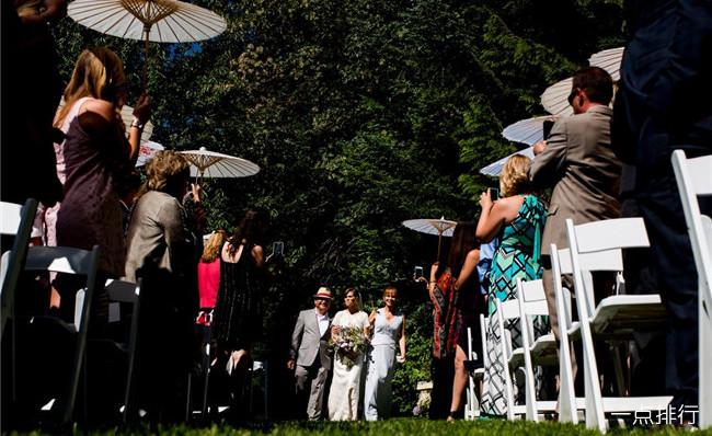 全球十大最美丽的婚礼场地，巴厘岛是与异国情调和诱人的山坡，森林和热带花园举行婚礼的最佳场所之一