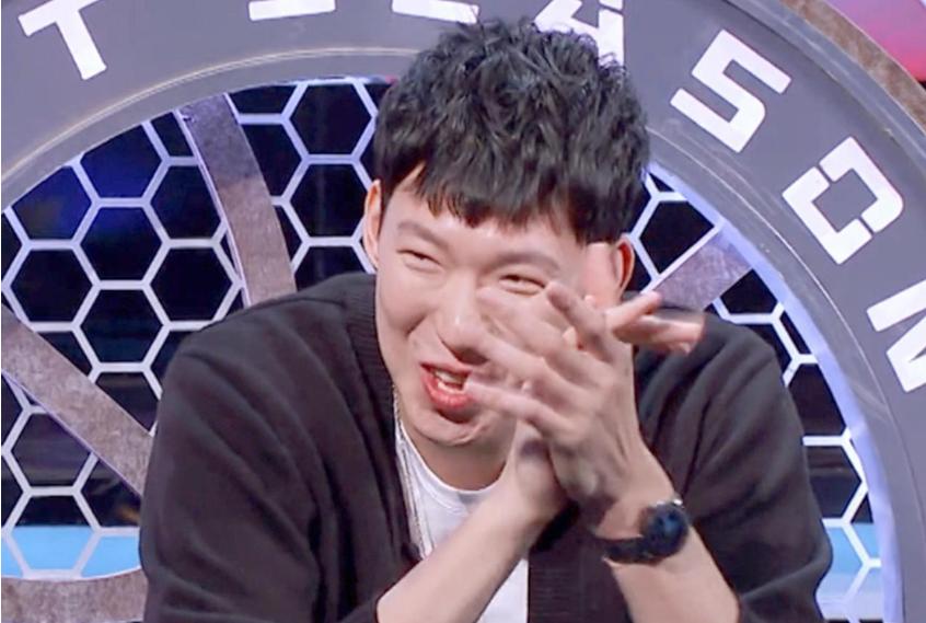 骂得越狠，挣得越多？国足男篮菜鸡互啄，遭新华社痛批，不忍直视