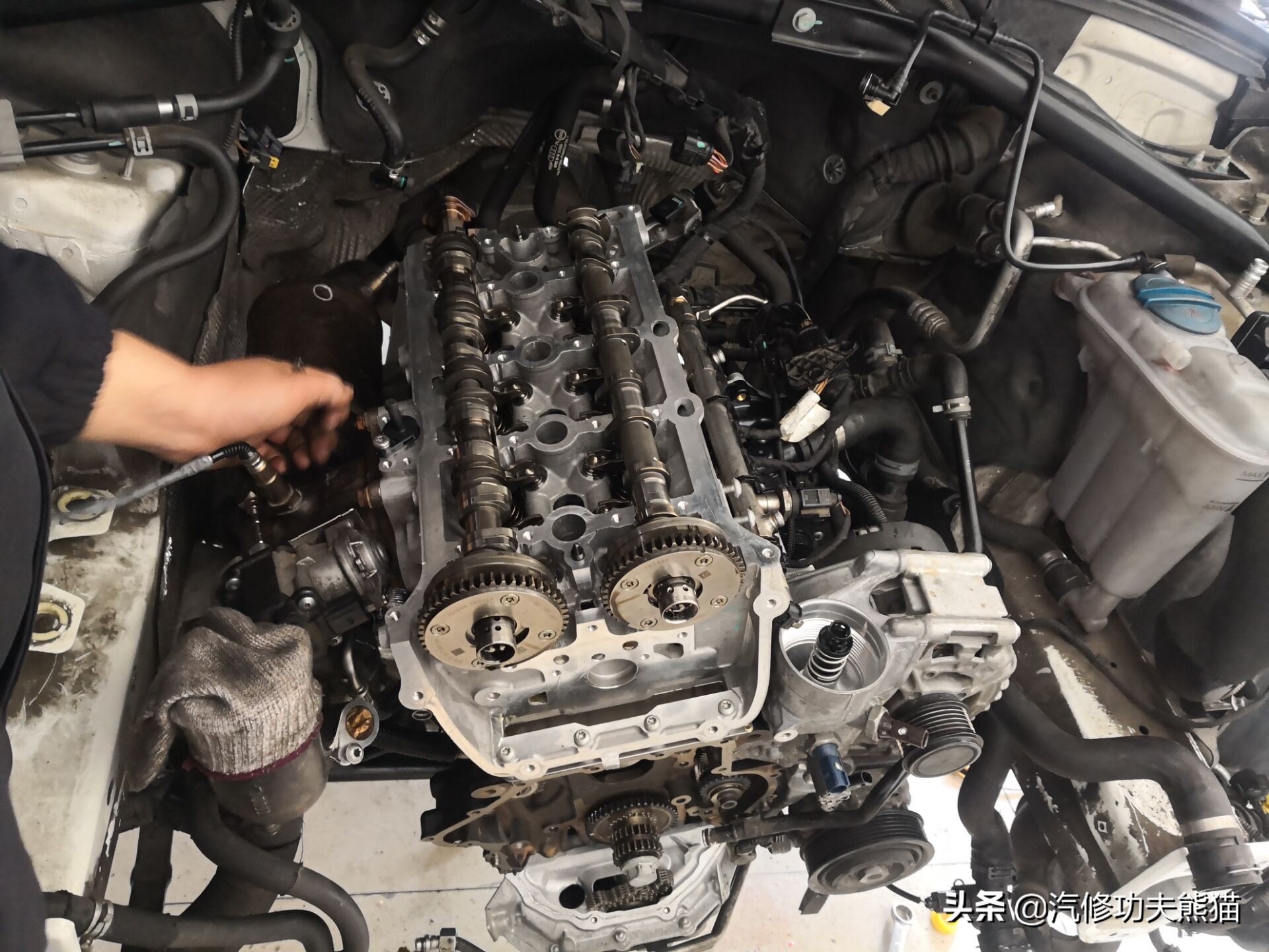 奥迪为何不能解决发动机烧机油,奥迪q5lea888三代发动机烧机油么