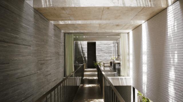 他花150万造零消耗的家，不开空调和网络：家人互动，不该隔着网