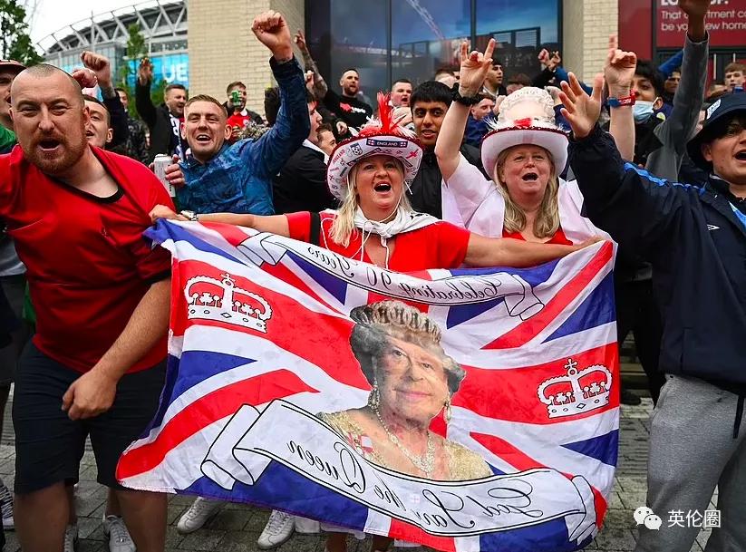 街头斗殴、醉酒裸奔...一大波短裙男子不顾警告涌入伦敦