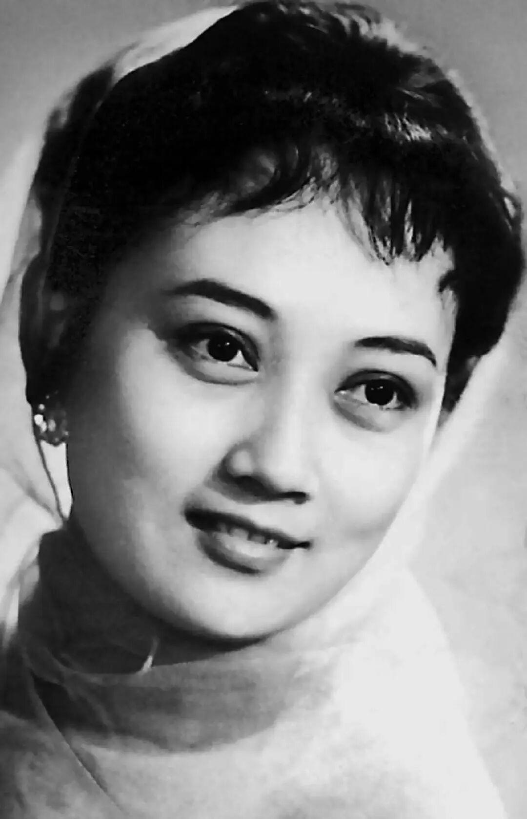 中国二十二大电影明星照片集,新中国二十二大影星